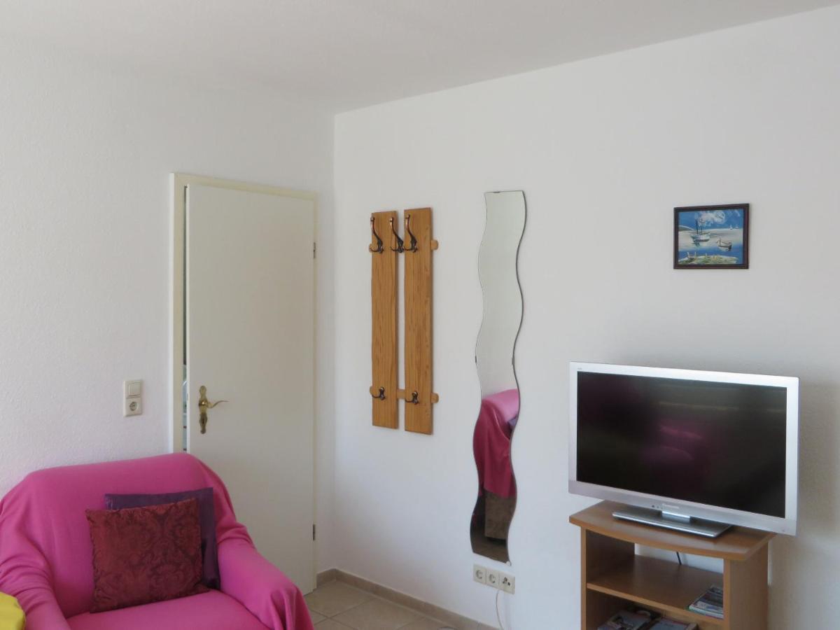 Marie's Tranquil Terrace Apartments: Lakeside Retreat with Parking Waren  Exterior photo