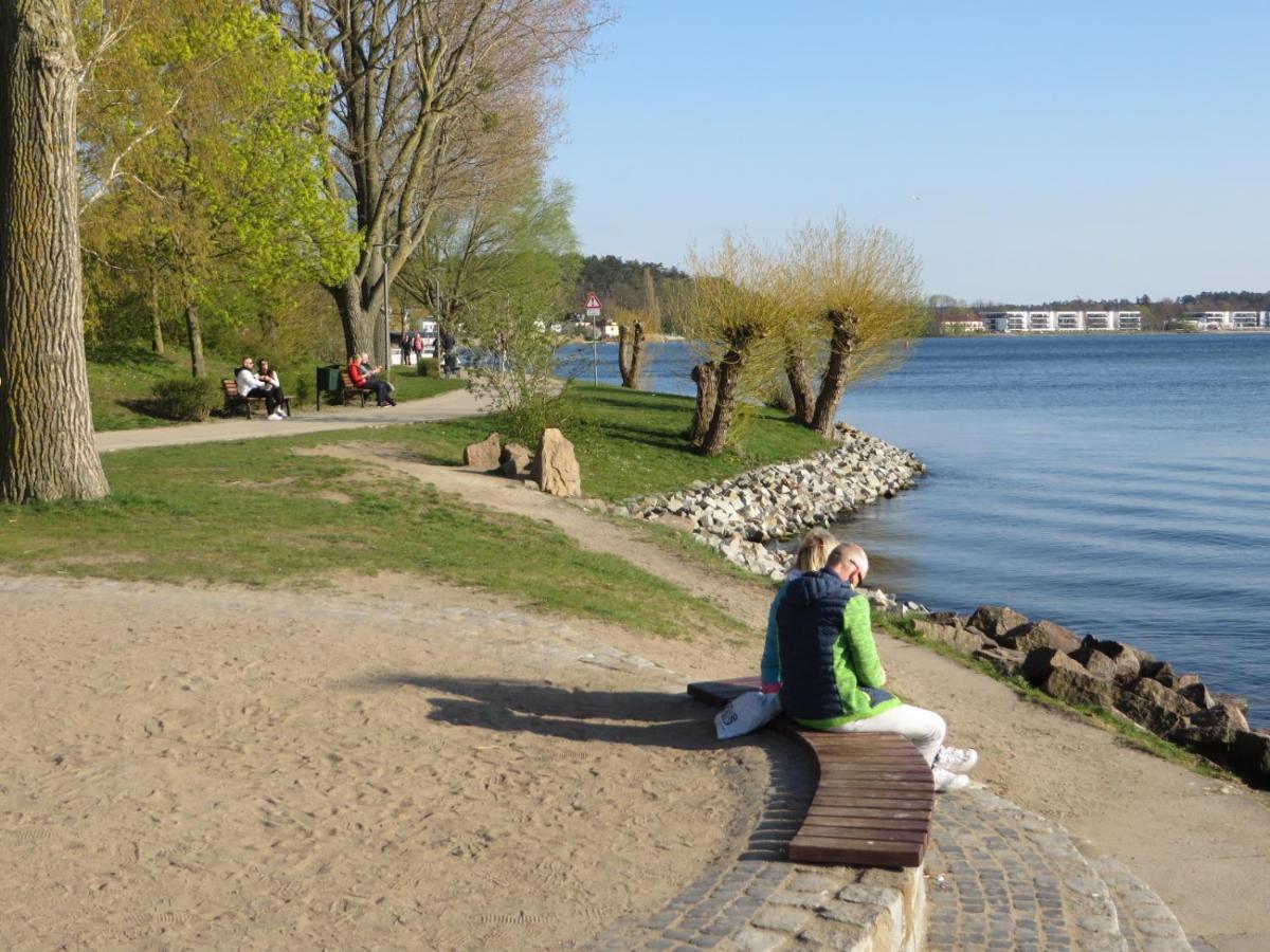 Marie's Tranquil Terrace Apartments: Lakeside Retreat with Parking Waren  Exterior photo
