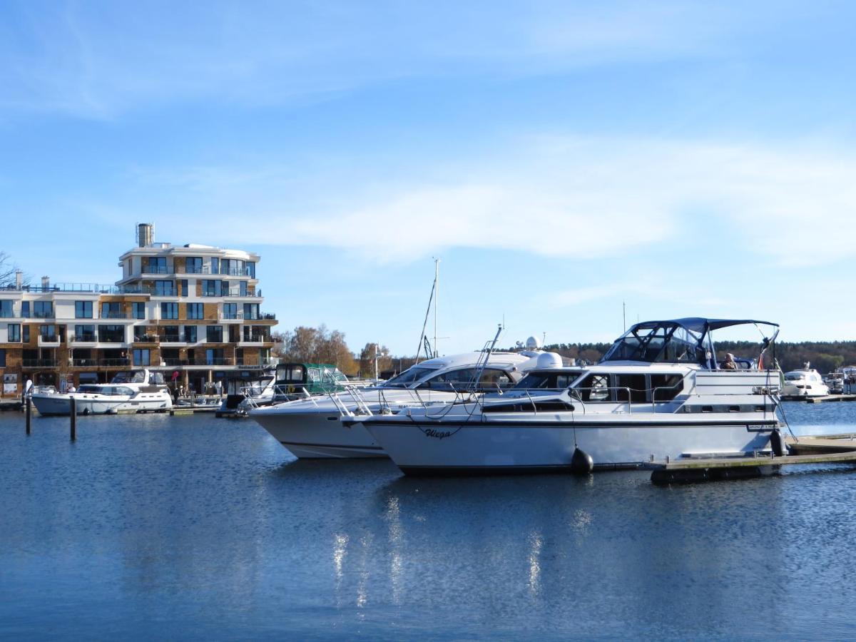 Marie's Tranquil Terrace Apartments: Lakeside Retreat with Parking Waren  Exterior photo